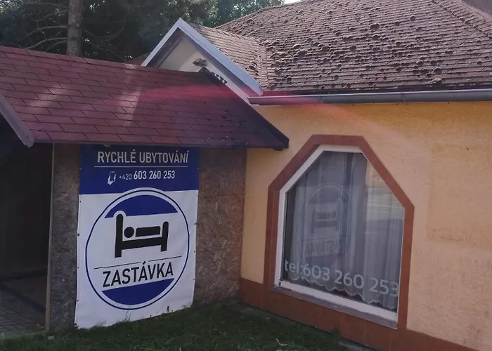 V Zastavce アパート *